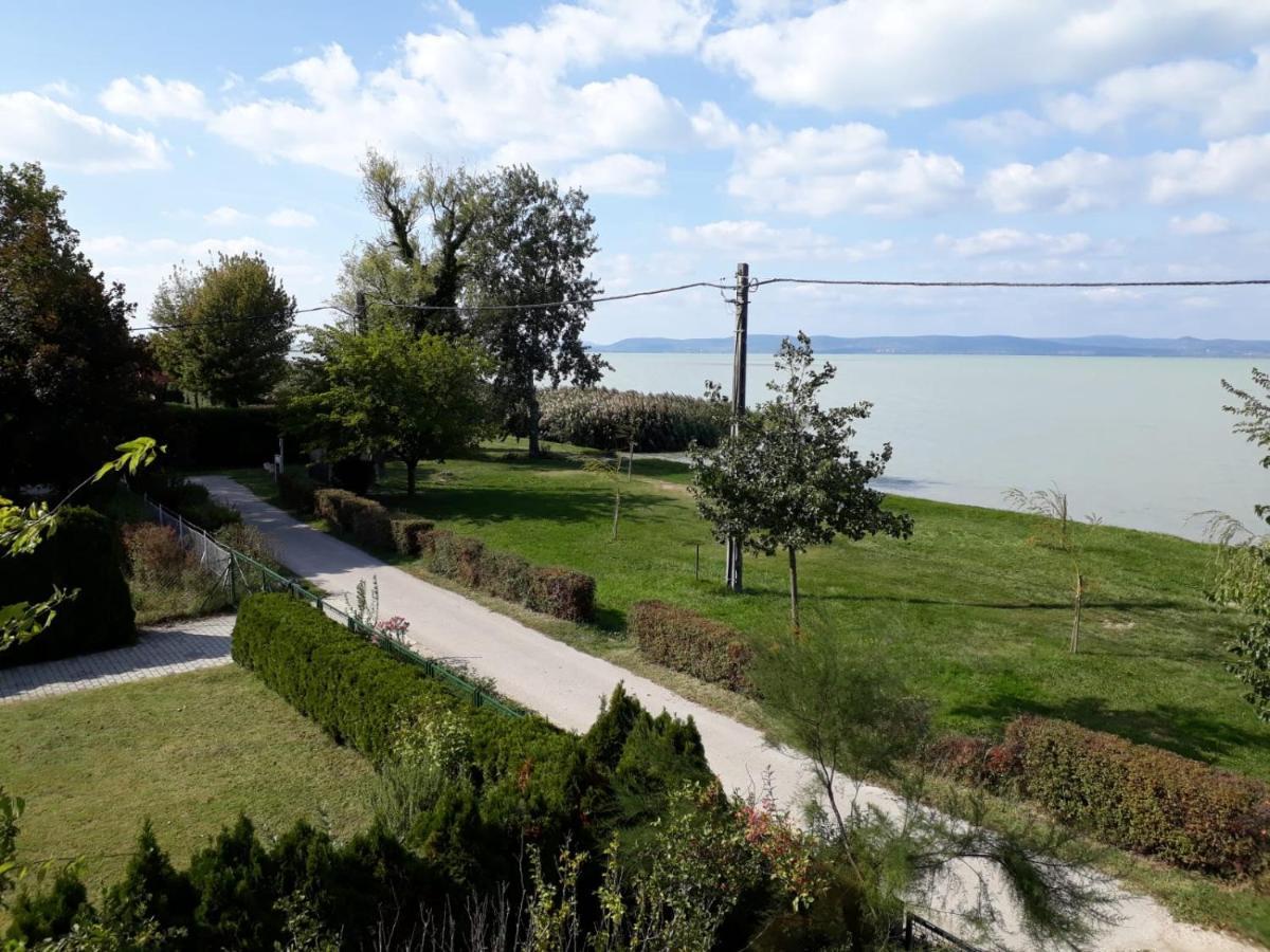 Traumlage direkt am See Balatonszárszó Exterior foto