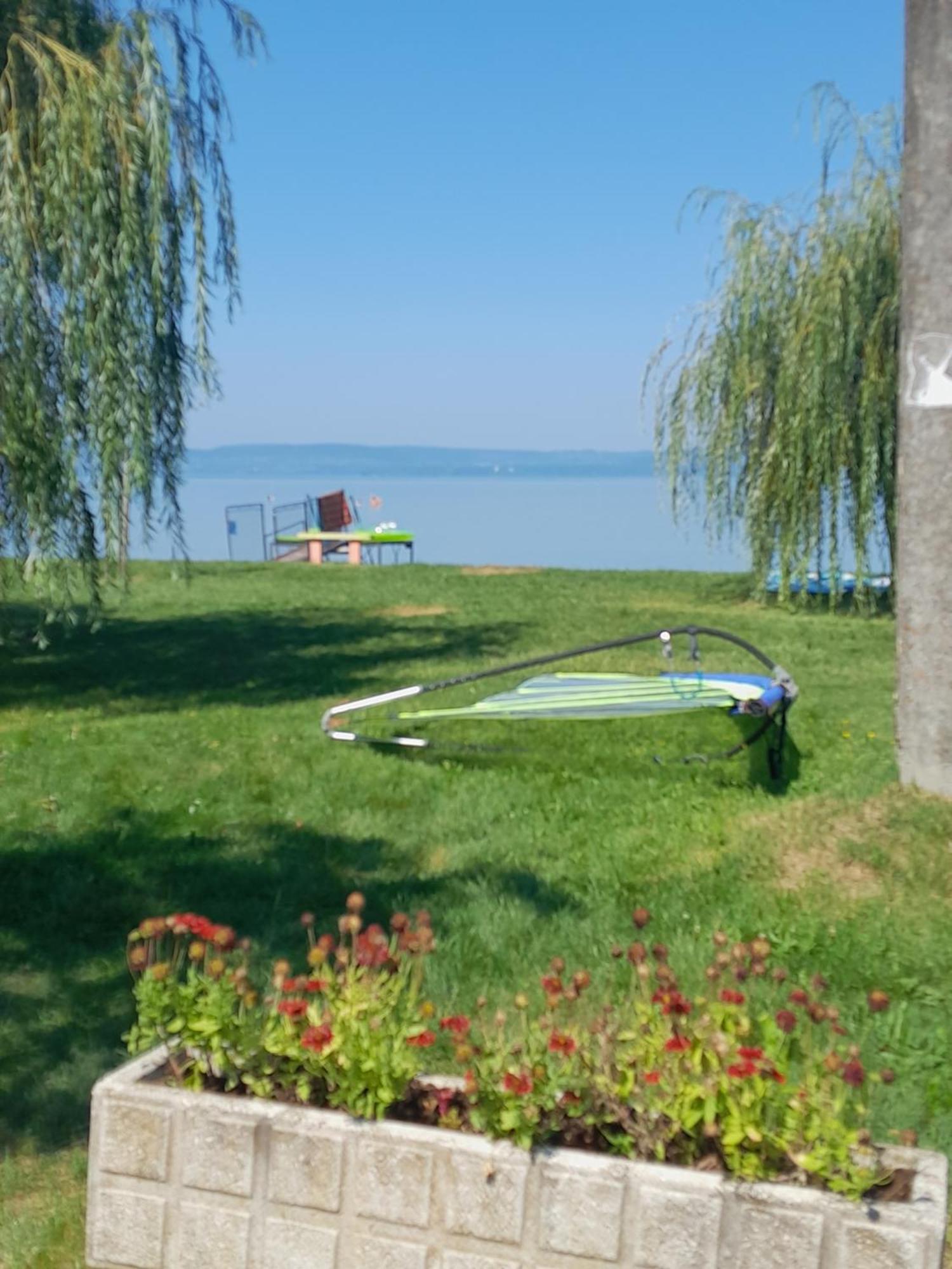 Traumlage direkt am See Balatonszárszó Exterior foto