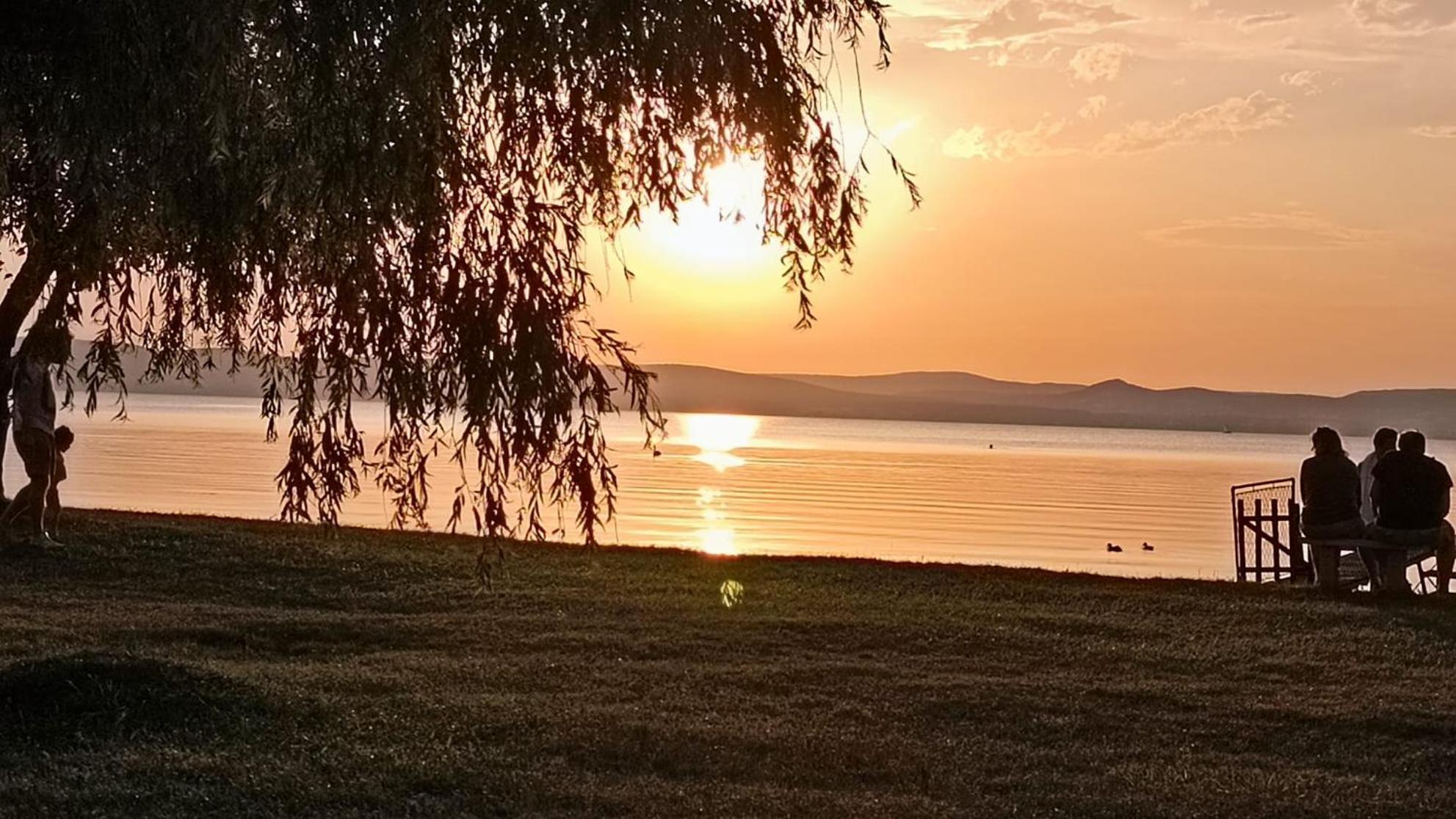 Traumlage direkt am See Balatonszárszó Exterior foto